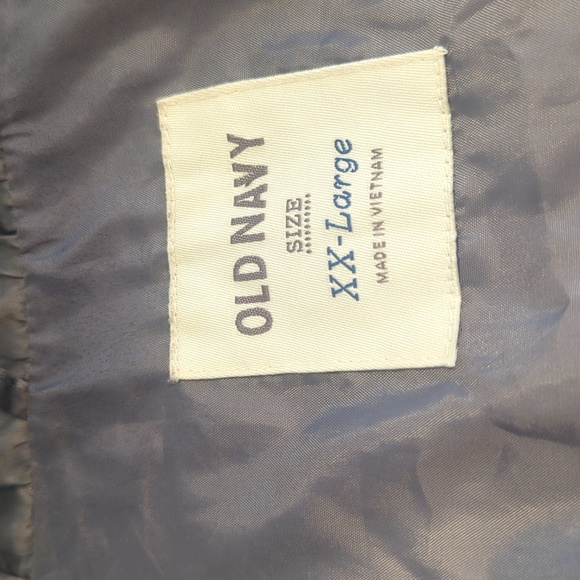 Old Navy gray puff vest in XXLarge - Picture 3 of 3